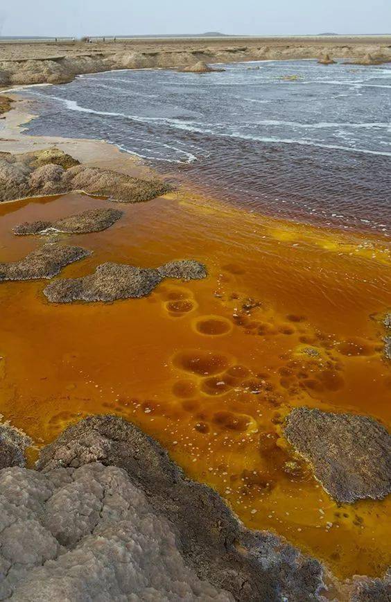 全球最奇特的十大自然景观,越稀奇越着迷_温泉池_尤尼_巧克力