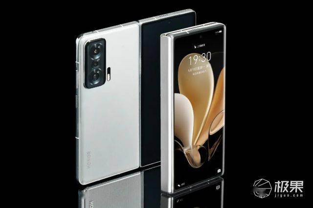 荣耀入局折叠屏，旗舰配置、体验升级，重度上手告诉你啥叫“一部到位”（附视频）