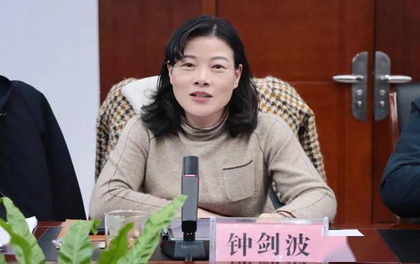 县长钟剑波表示,专家提出的建议有专业性,前瞻性,对南县医疗健康产业