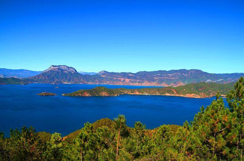 格姆女神山,摩梭族传说中格姆女神化身,泸沽湖四周最高的山峰_女神山