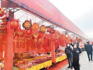 「春节年货街」
                    春节临近消费市场年味浓 年货街、年夜饭市场火热
                
                 
