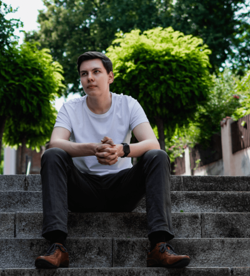 19岁「黑客」连续破解25辆特斯拉：远程控制门窗、灯光、音乐，还能直接开走