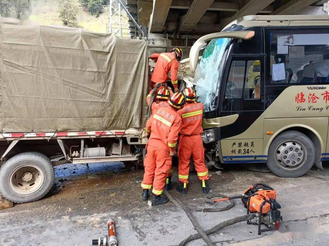 1月17日12時50分,雲縣消防救援大隊接到報警稱:雲縣頭道水白石頭隧道