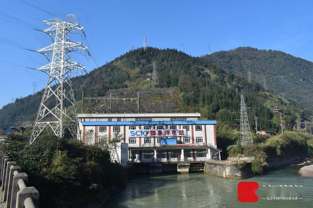 新春走基层丨逐冷而行水电站一线工人加班加点检修设备确保冬季供电