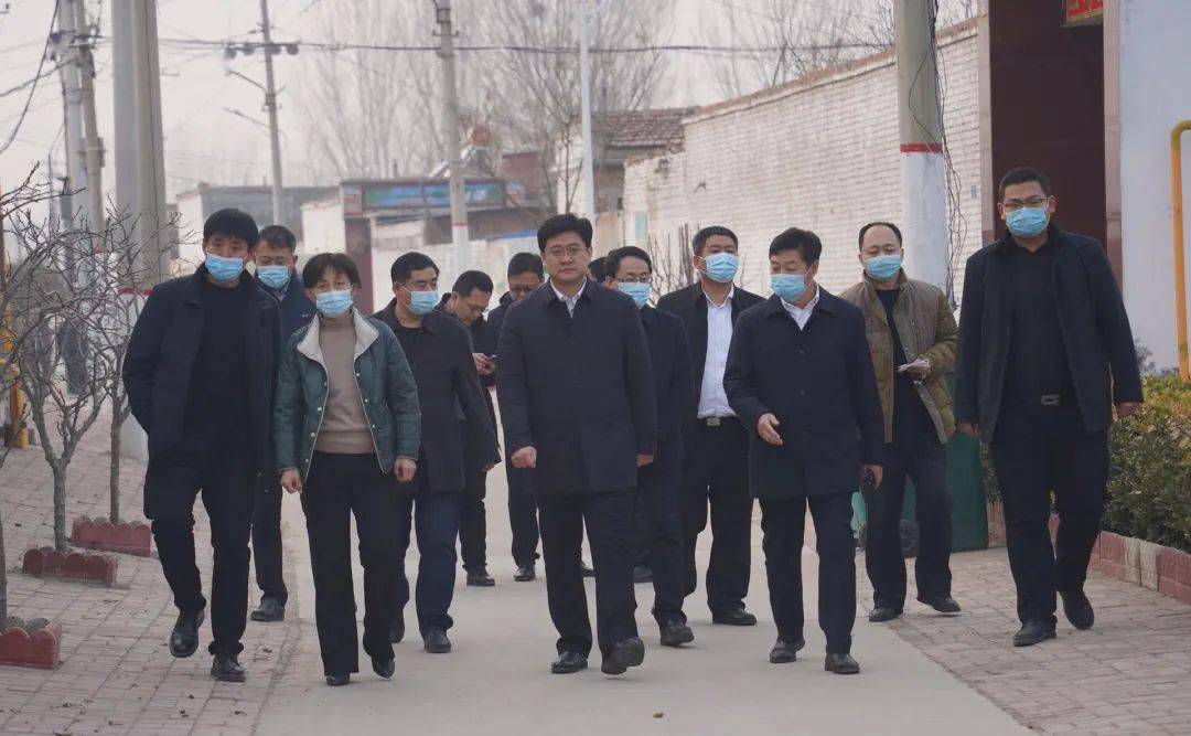 新春走基层故城县政府县长邢亚超到基层看望慰问困难职工参战老兵和