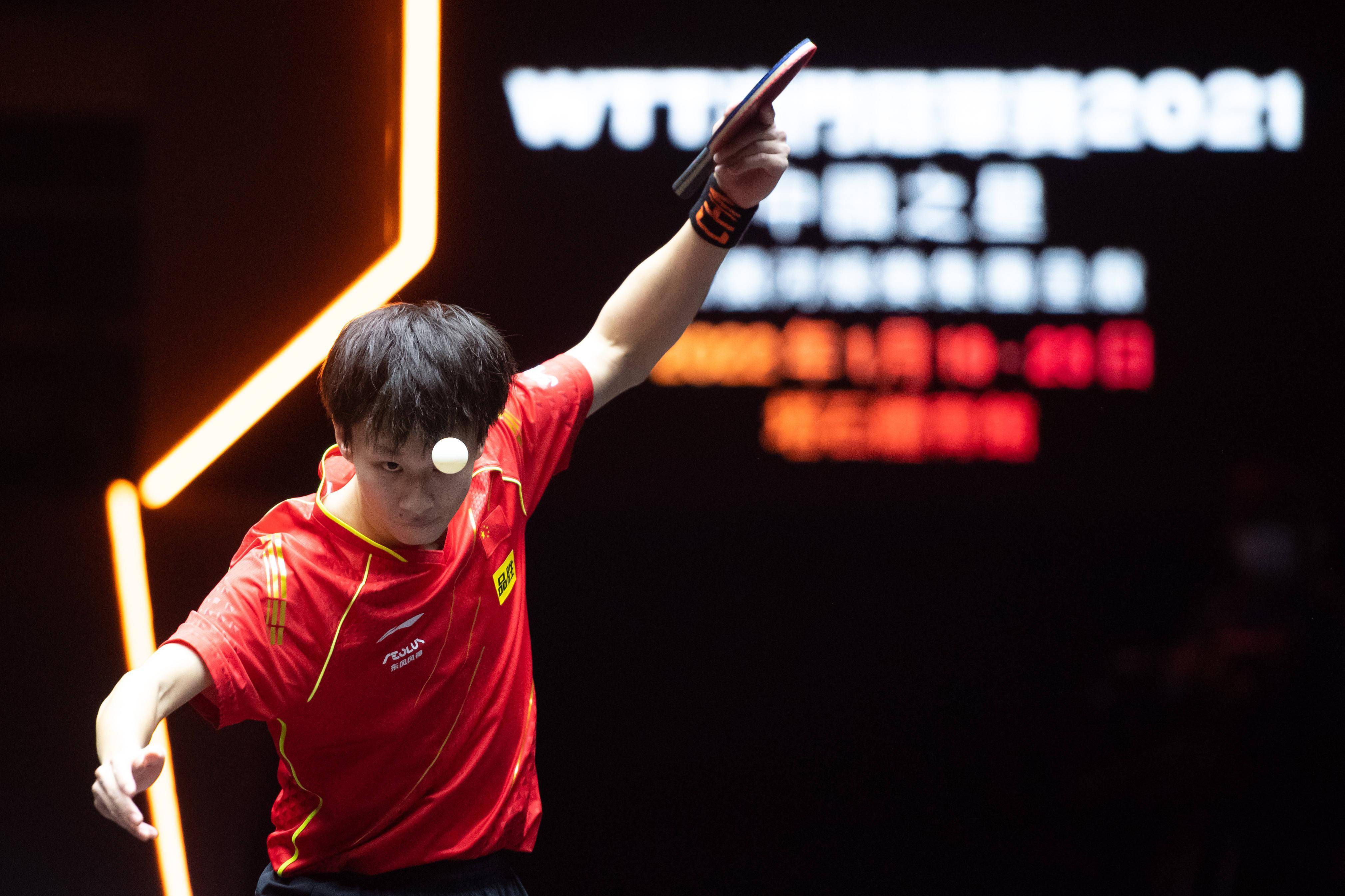 新华社照片,澳门,2022年1月19日1月19日,中国选手林高远在比赛中回球.