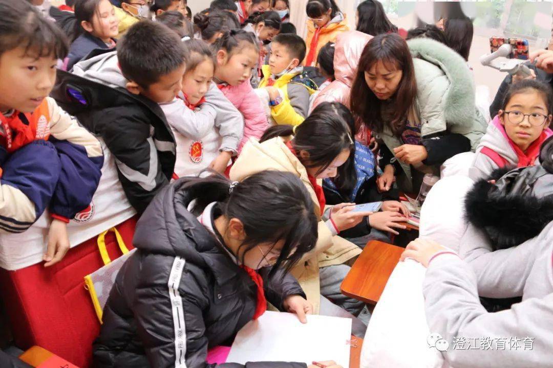 稚笔生花传能量——澄江市凤山小学举办2022年"玉溪日报小记者"培训