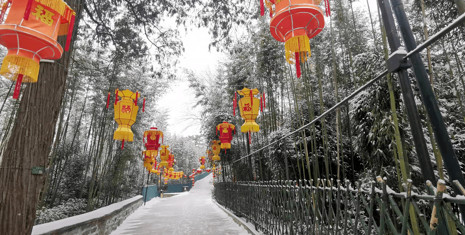 花幕|直击｜怀柔千年古刹红螺寺：飞雪打灯，更添年味儿