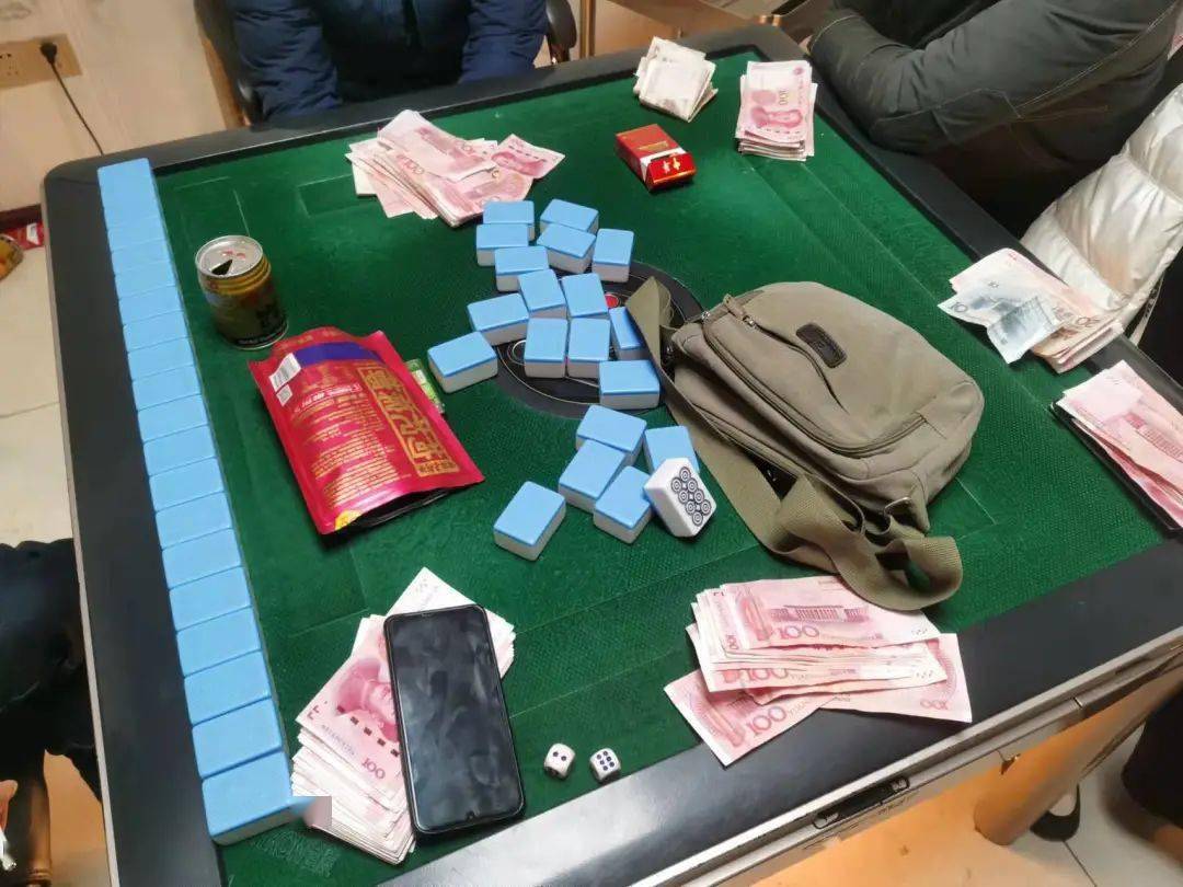 凌晨2点当场抓获宜宾这9个男男女女全部被逮