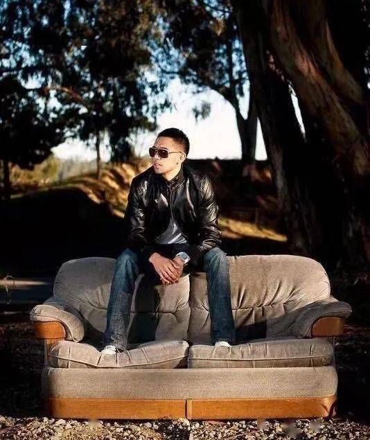 这首歌是reynard silva的代表作,曾拿下欧美逾二十个国家的音乐判行