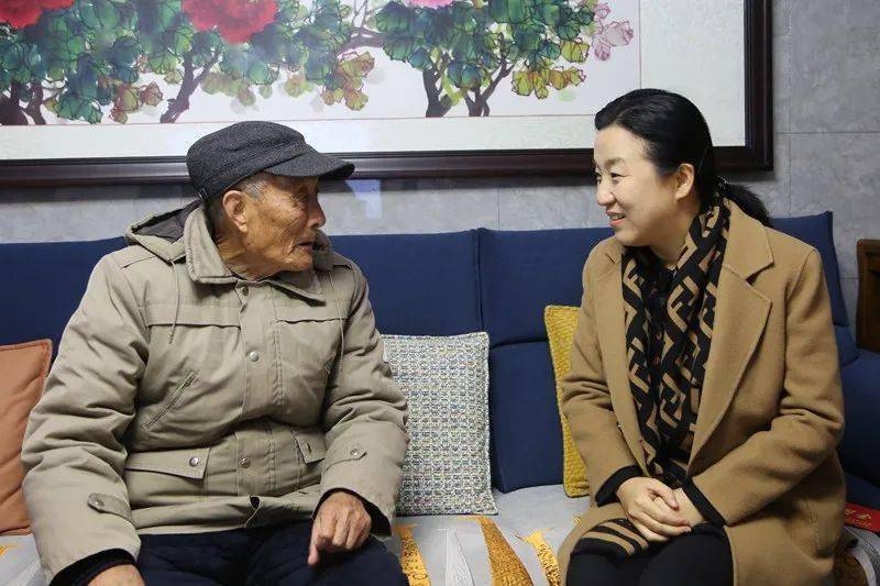 程晓醒带队看望慰问离退休老干部_颍上县_全县_建设