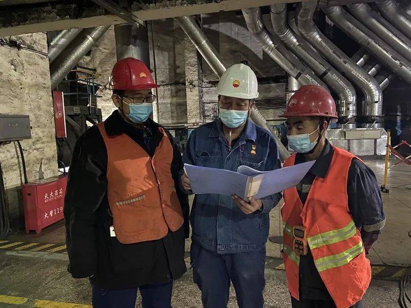 防范化解风险筑牢安全稳定底线 4e78b536091a4619b689e3392864b477.jpeg