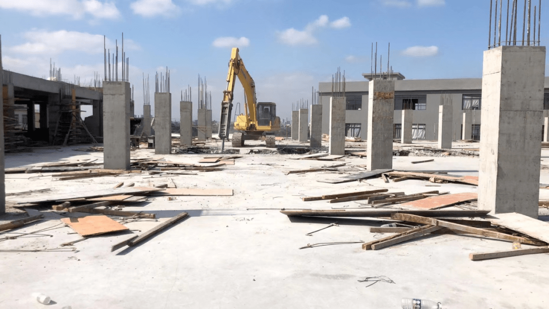 拆顺德这条土豪村连拆两座超高楼房现场震撼