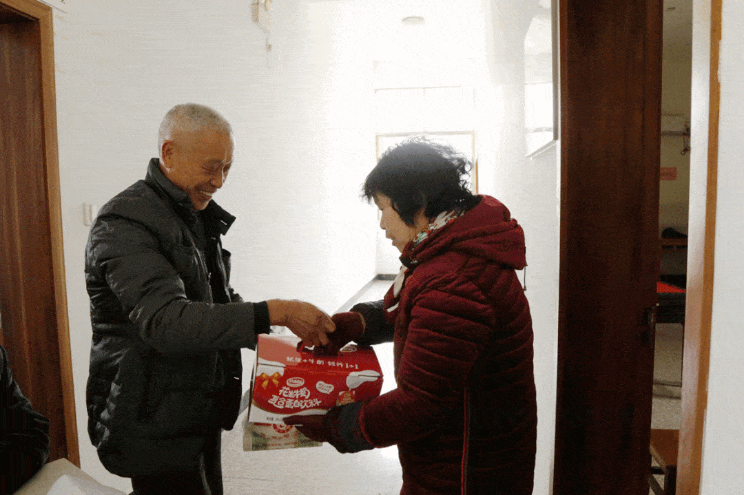 实践】富阳区常安镇:"80后"为"70后"送上新春祝福_老人_慰问_董金友