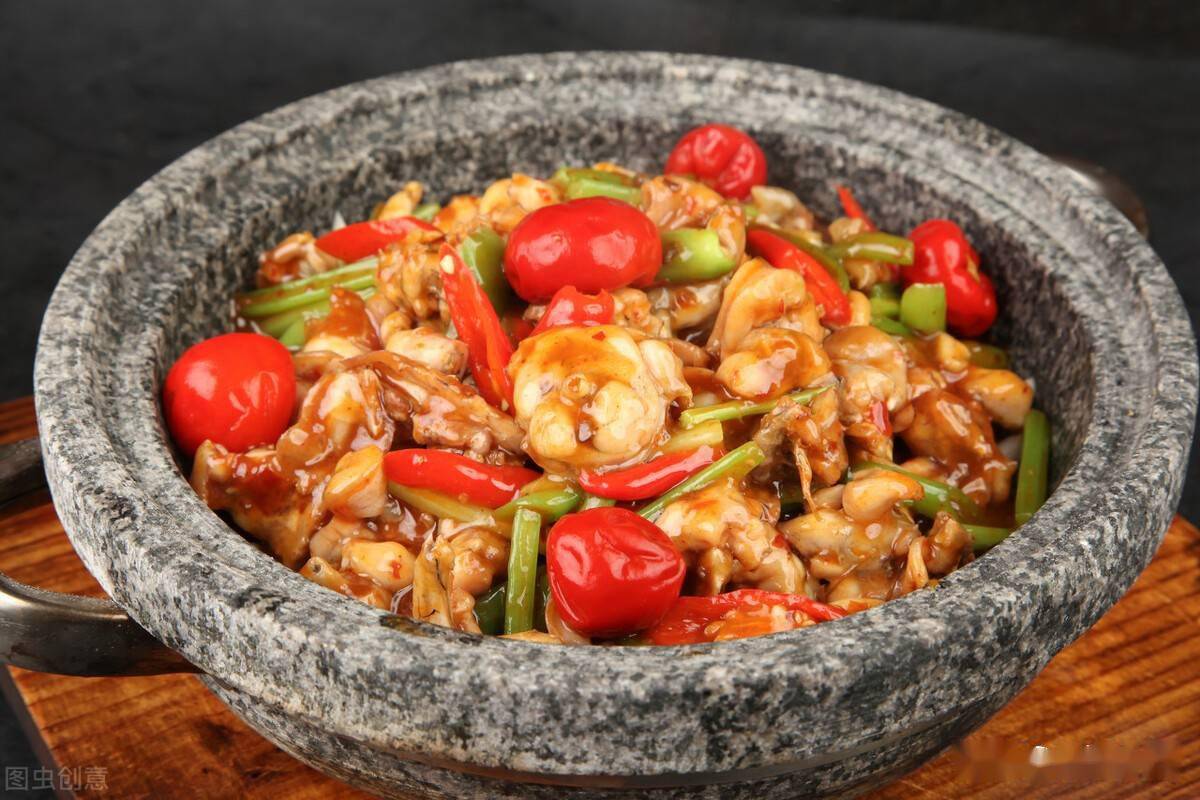 【干锅麻辣蛙肉】过年的时候可以买一些青蛙肉冷冻起来,吃的时候随时