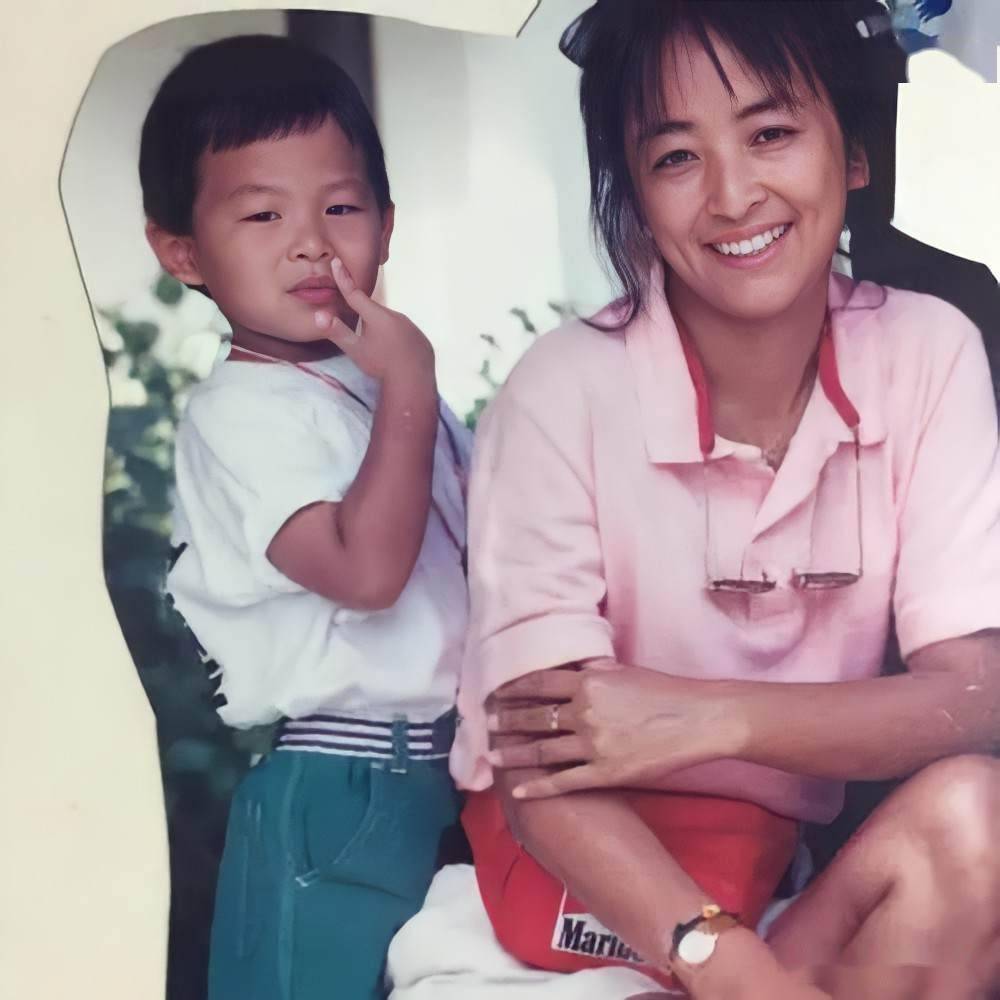 李勤勤半生作来作去只因为爱执着