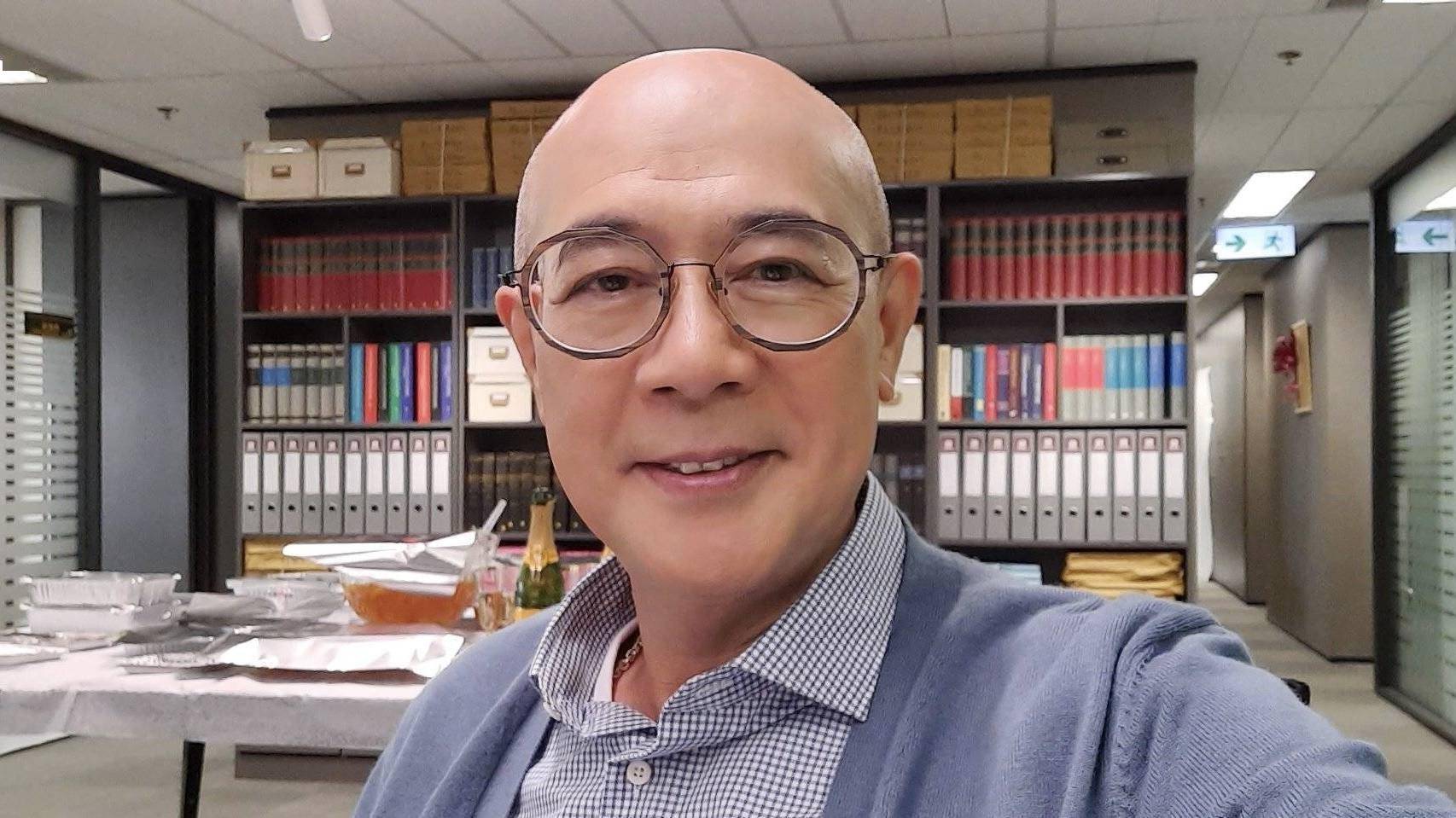 tvb著名老戏骨自曝将在年底离巢,服务公司43年为报恩_李成昌_内地