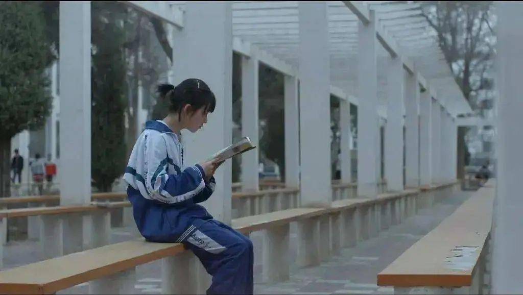 毕业生|从“天之骄子”到“宅家躺平”, 教育还能拯救“陨落”的二本学生吗？