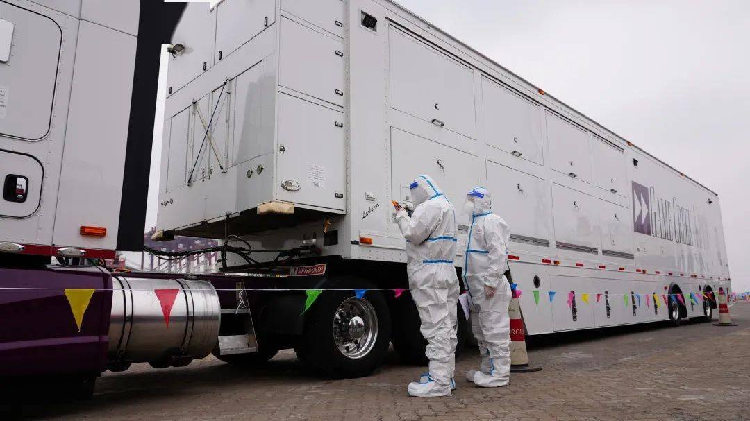 冬奥会转播车从天津港发往北京2022年冬奥会赛场