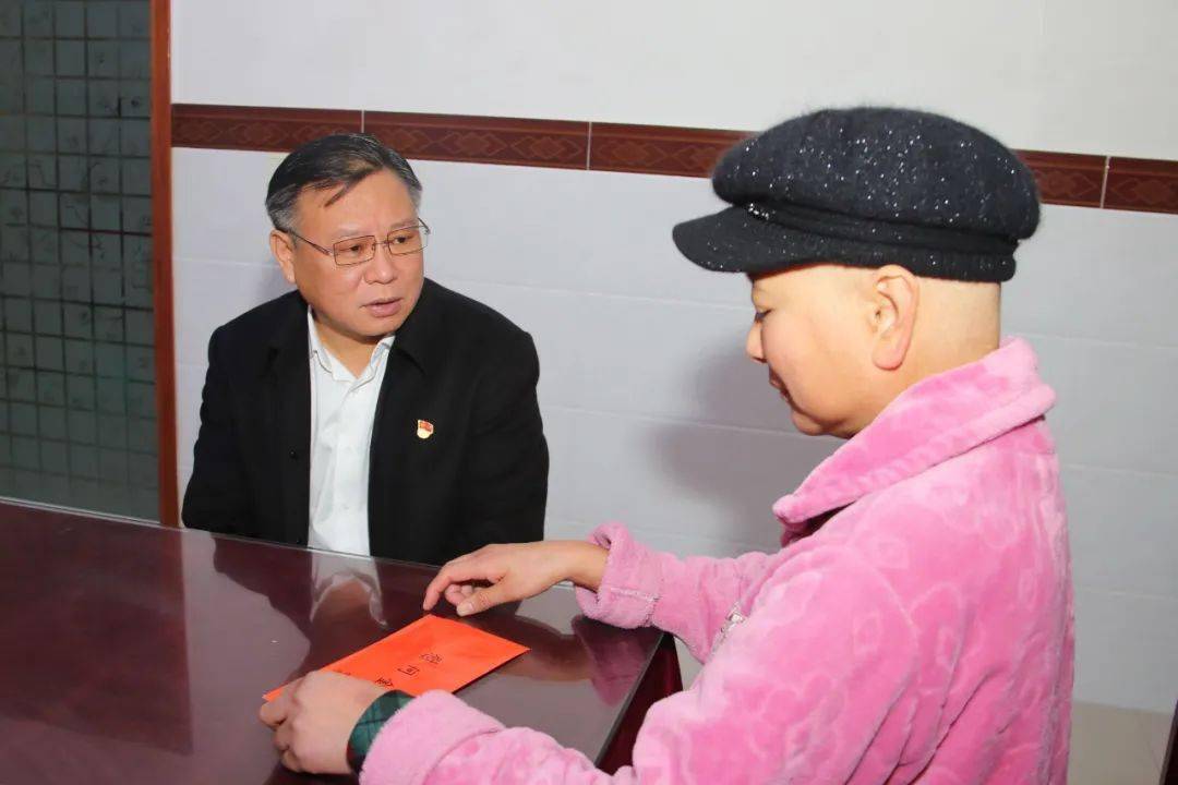 蒋凤娟▲走访慰问退役军人徐炳其▲走访慰问残疾人家庭郁建平1月23日