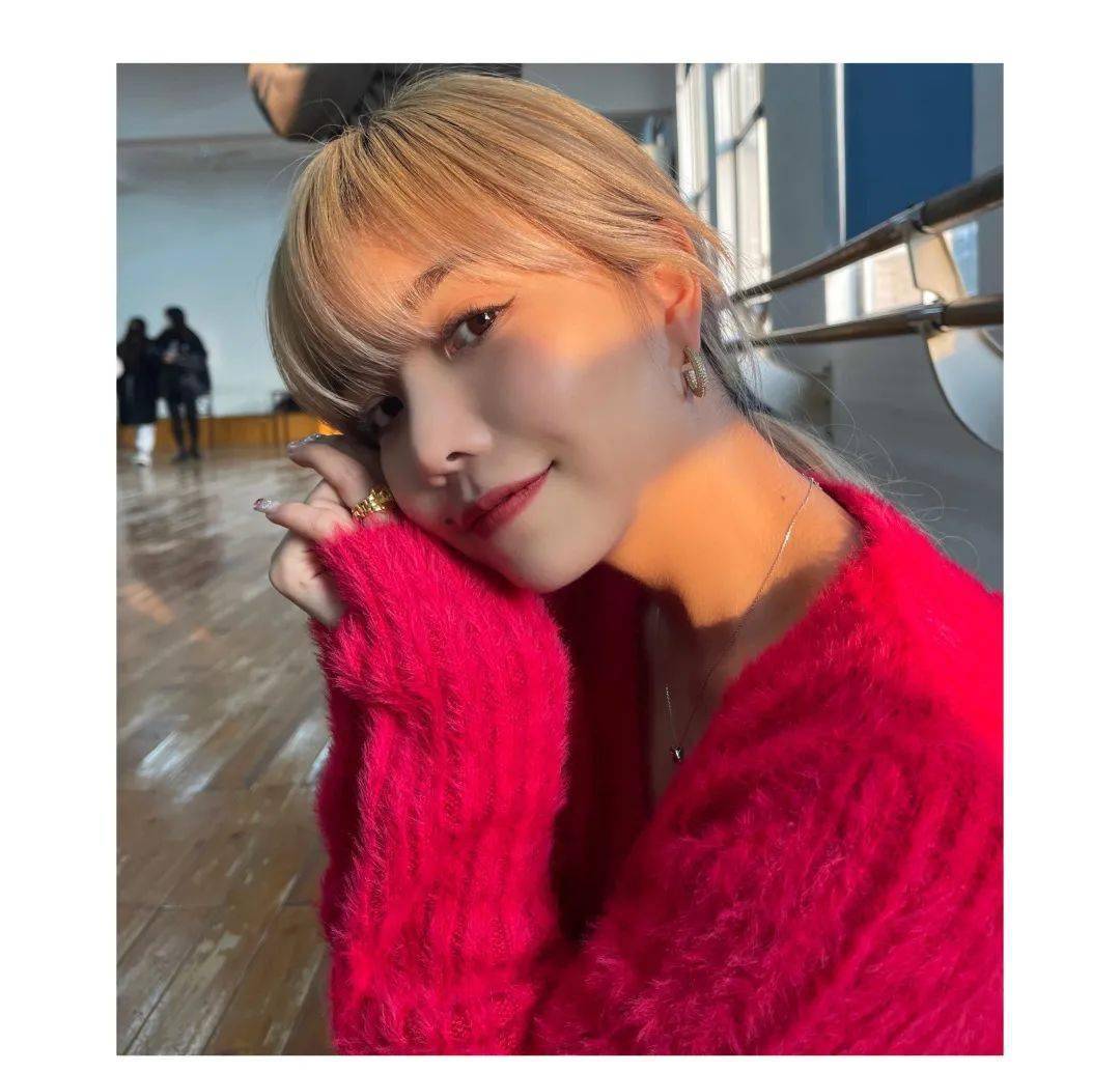 眼睛|有效笑容如何诞生？年夜饭别再尬笑 娜扎教你正确用脸