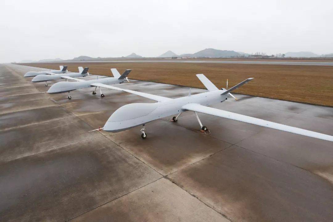 翼龙1e首飞成功无人机家族再添新成员没有信号也能御风回家