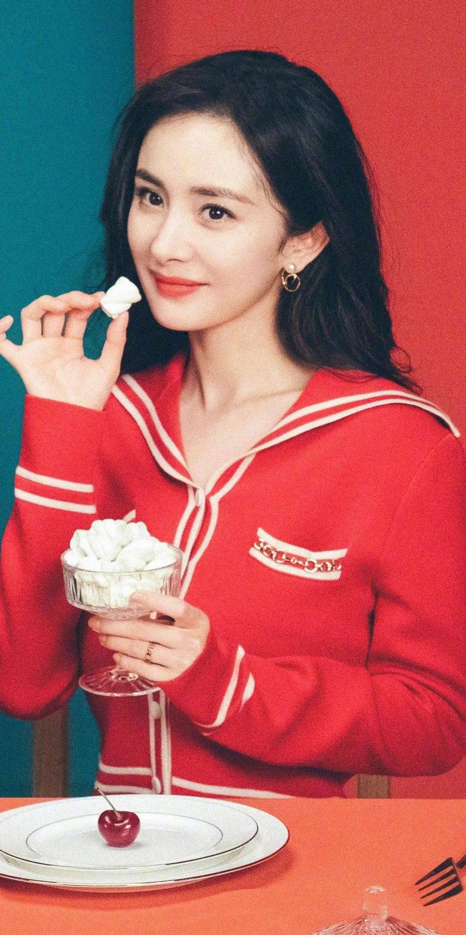 眼睛|有效笑容如何诞生？年夜饭别再尬笑 娜扎教你正确用脸