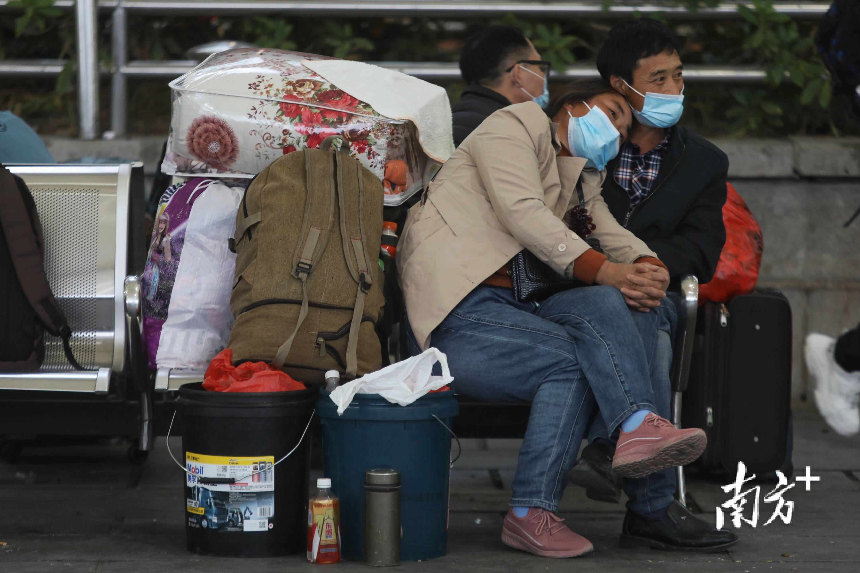 农历小年踏上返乡列车广州火车站春运味渐浓