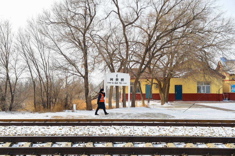 新华全媒相隔600公里的牵挂