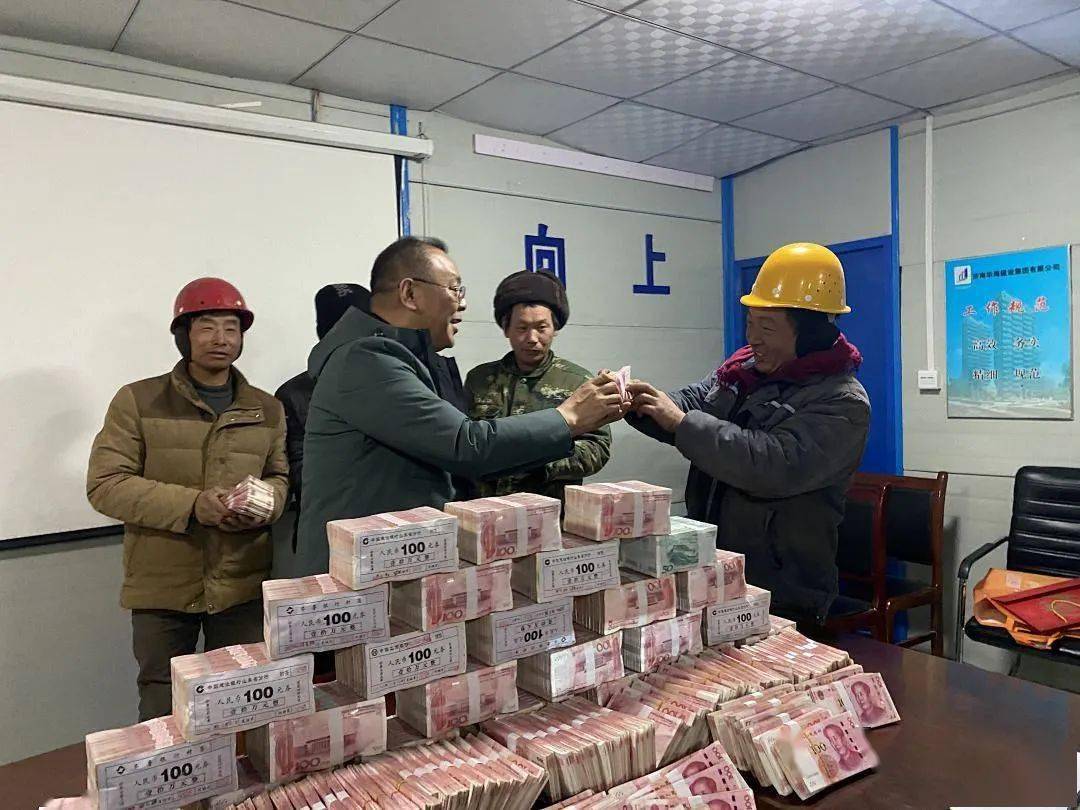 数百名巴中籍讨薪民工喜领工钱,回家过年_维权_当地政府_江苏