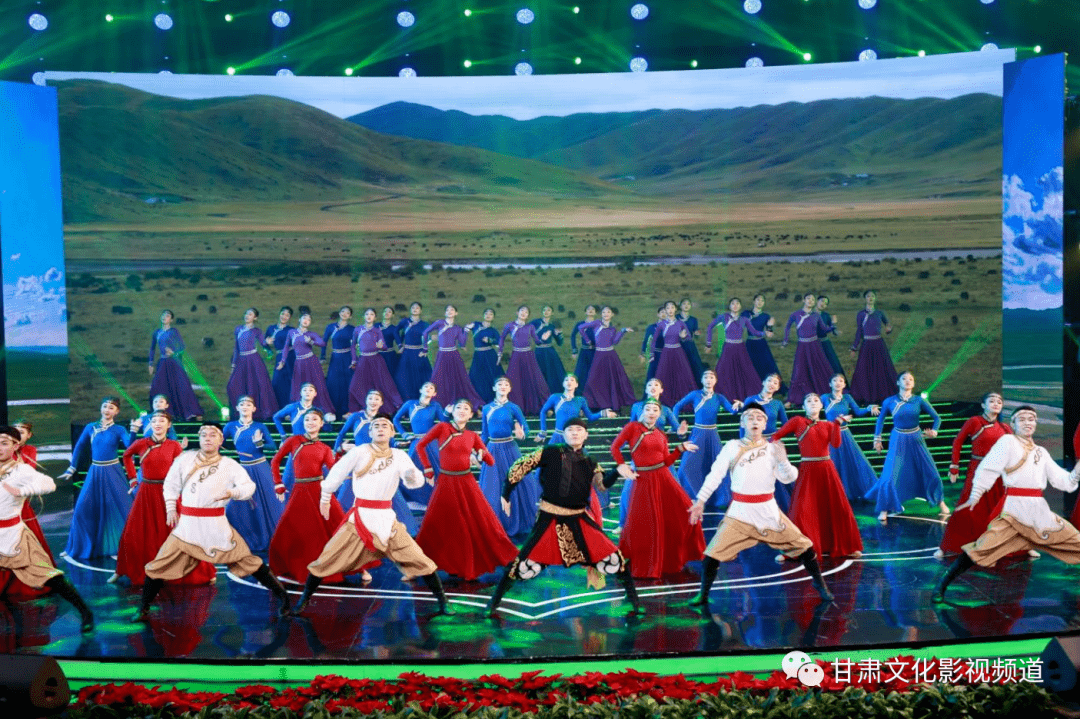 蒙古舞驰骋草原登上2022甘肃春晚舞台演绎万马奔腾