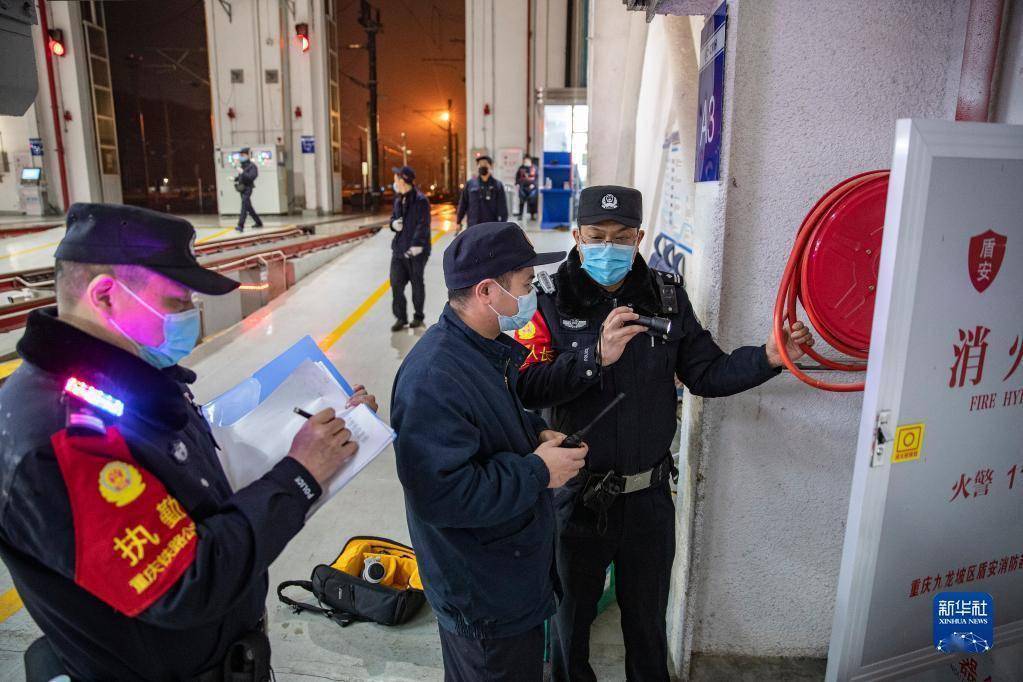 新春走基层丨数九寒冬里的“守车人”