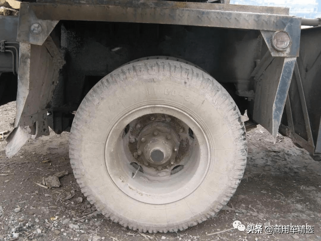 160马力老黄河底盘的北起qy12t汽车吊