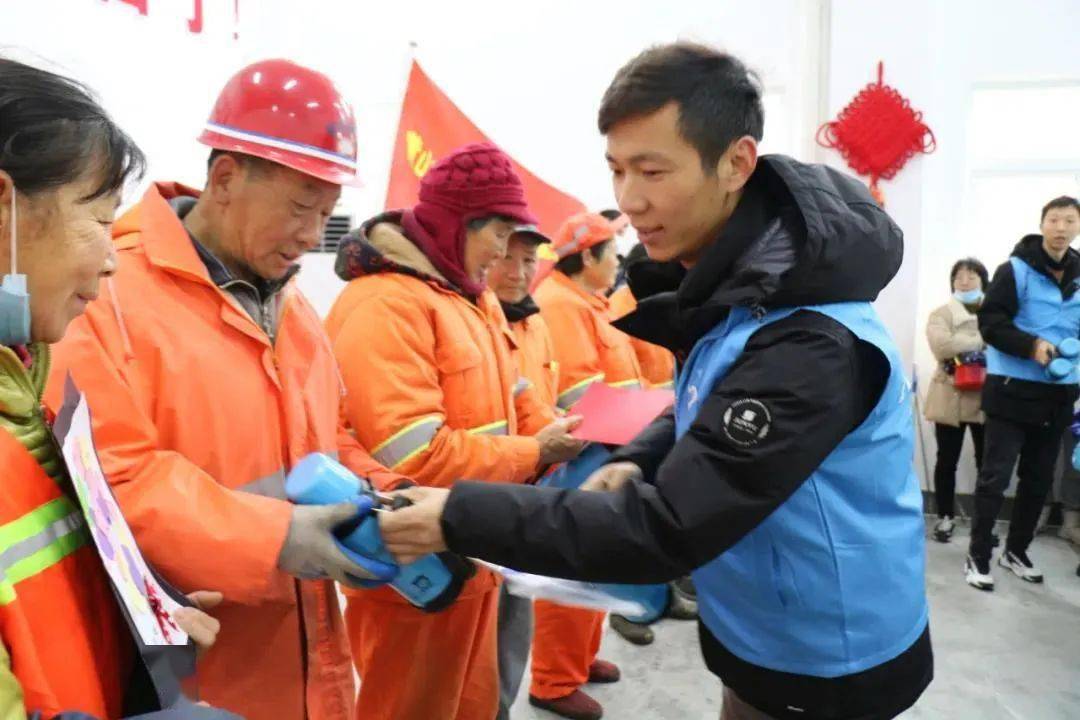 關心關愛環衛工人,1月25日上午,團黃山市黃山區委,黃山區城管執法局