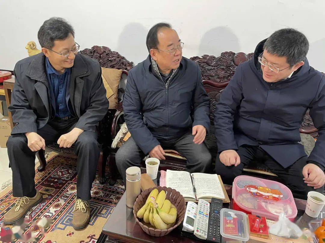 单向前看望慰问部分在芜老干部