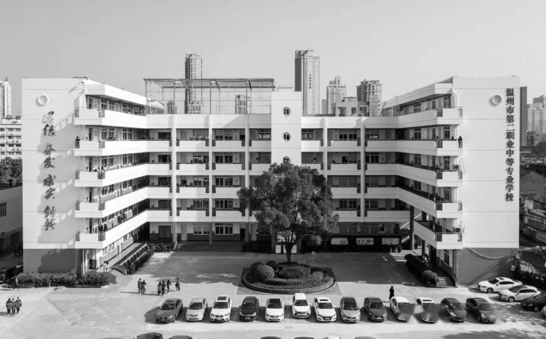 中国教育报丨温州市第二职业中等专业学校礼商教育激发现代学徒成长内