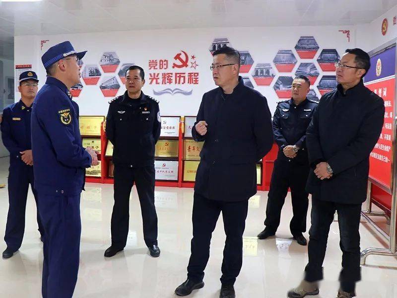 巍山县委书记丁洪涛率队慰问全体消防救援人员
