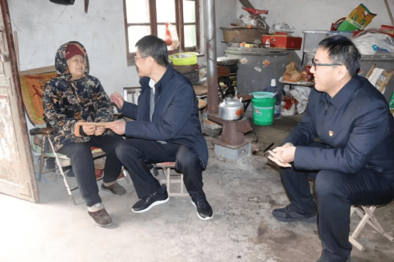 吴广江到第一书记任职村和头雁领飞帮扶村开展春节走访慰问