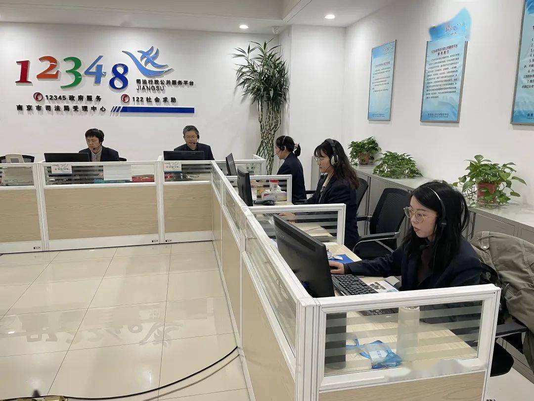 南京律师非工作时间值班团队,为群众提供7x24小时全天候在线咨询服务