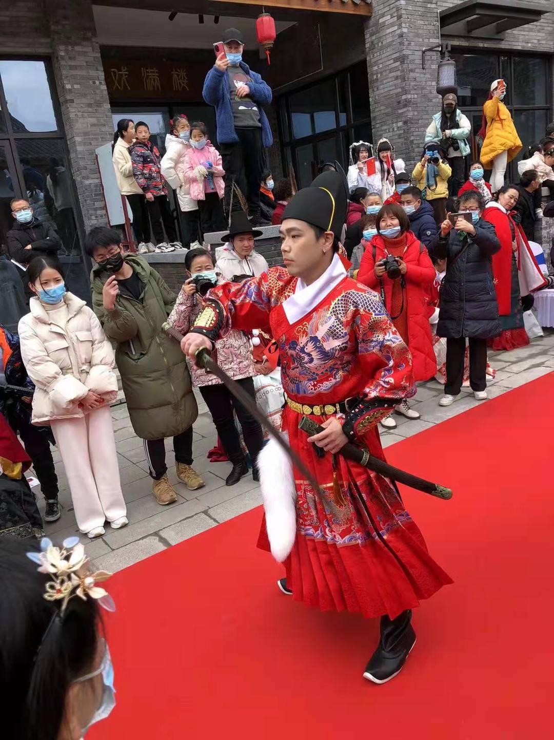 设计 汉服秀迎新春“点燃”四川自贡国潮热 汉服达人讲述爱上汉服的故事