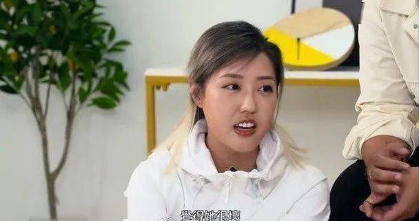 传统|某女星被同行爆料出轨？当众邀男演员回房间，酒店密会1小时........