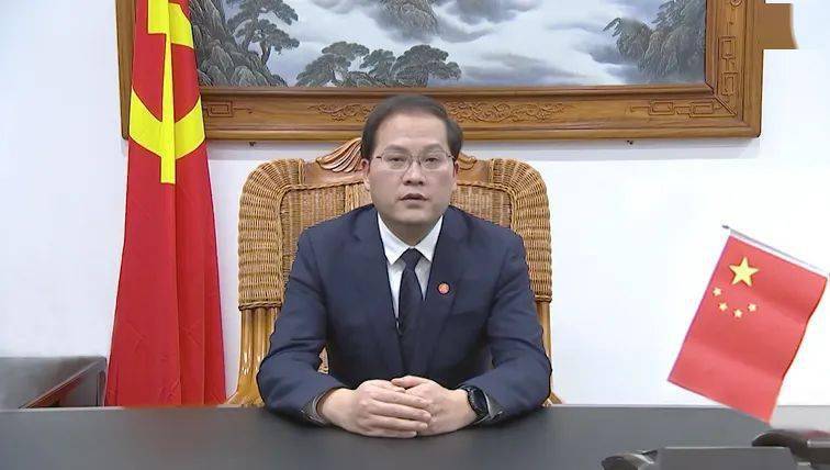 南昌县委书记,小蓝经开区管委会主任陈 翔同志们,朋友们,父老乡亲们