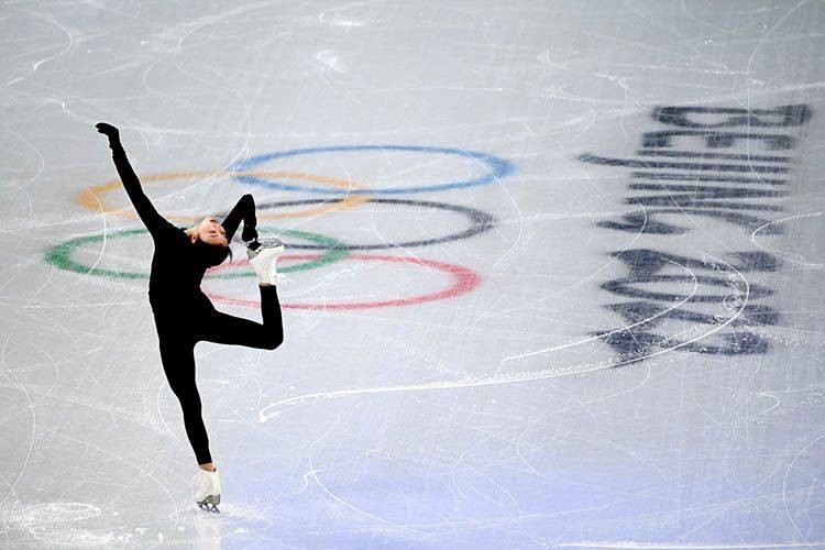 中国|新闻8点见丨中国健儿备战冬奥会 进入赛前适应场地训练