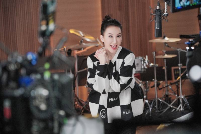 易烊千玺唱的一起向未来完整版 8980c78ed19c447dbfb0527aafb4d3ad.jpeg