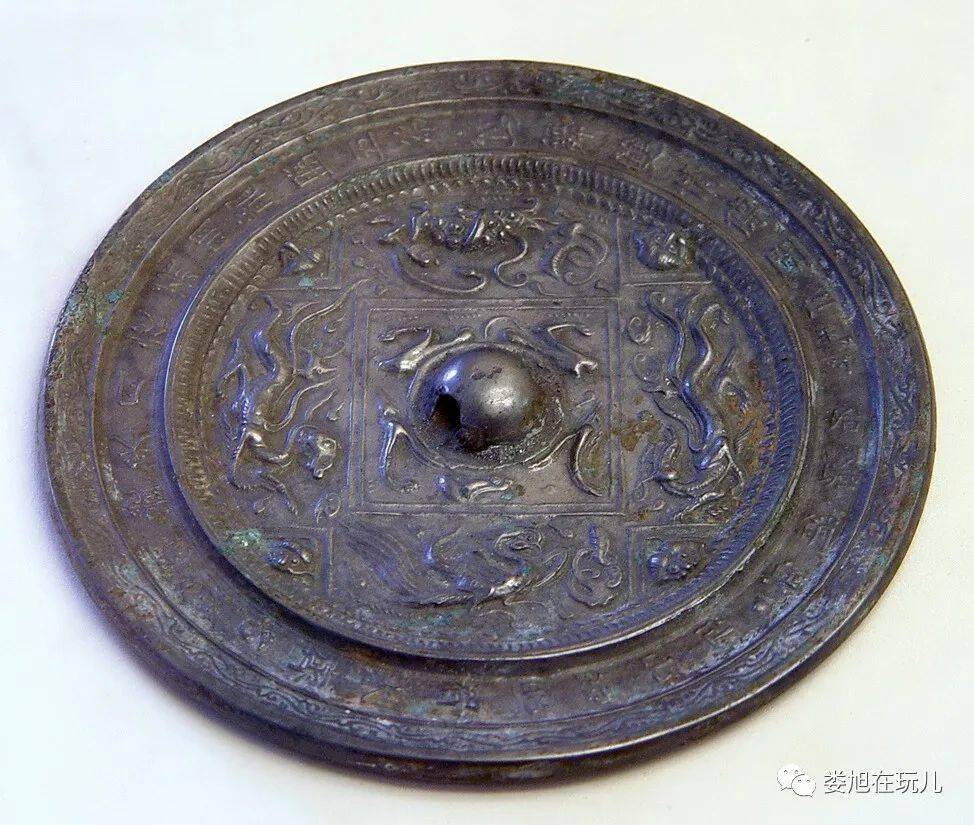 新年淑气霭百祥 虔供天地通万邦由来帝里制更详 中宵华烛纷炜煌屏风设