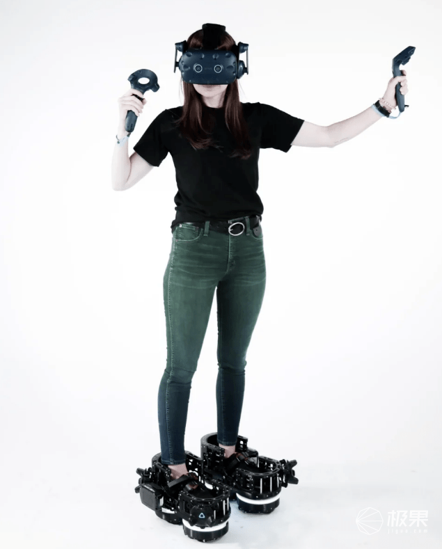 老外发明神奇机械鞋，疯狂踏步却纹丝不动，科幻电影都没它酷...