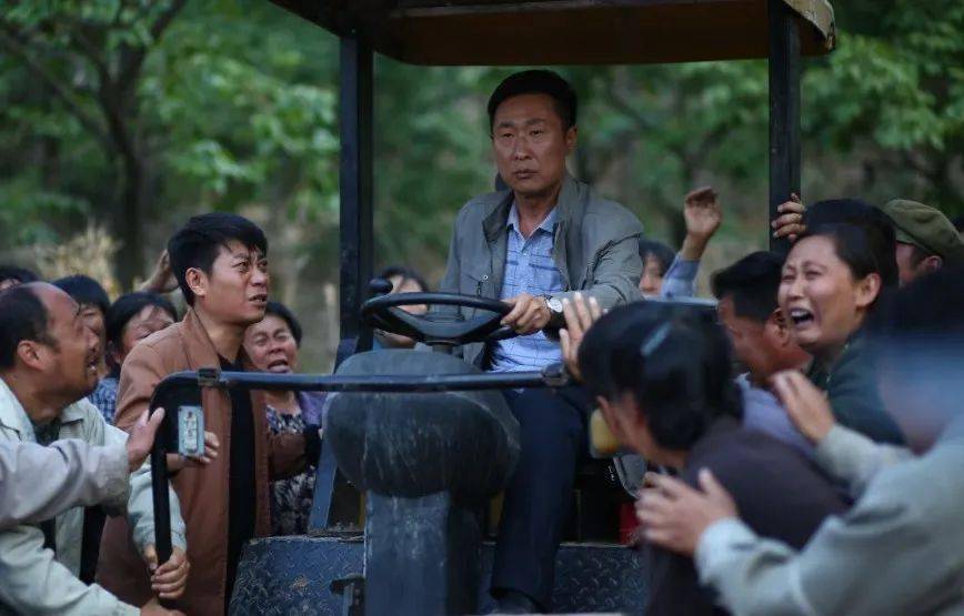 时代楷模主题作品展播李保国