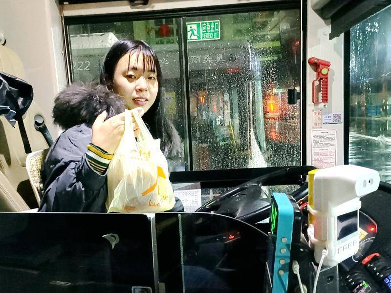 李庆德|小早餐大关爱，佛山粤运公交驾驶员乐享“新春爱心早餐”