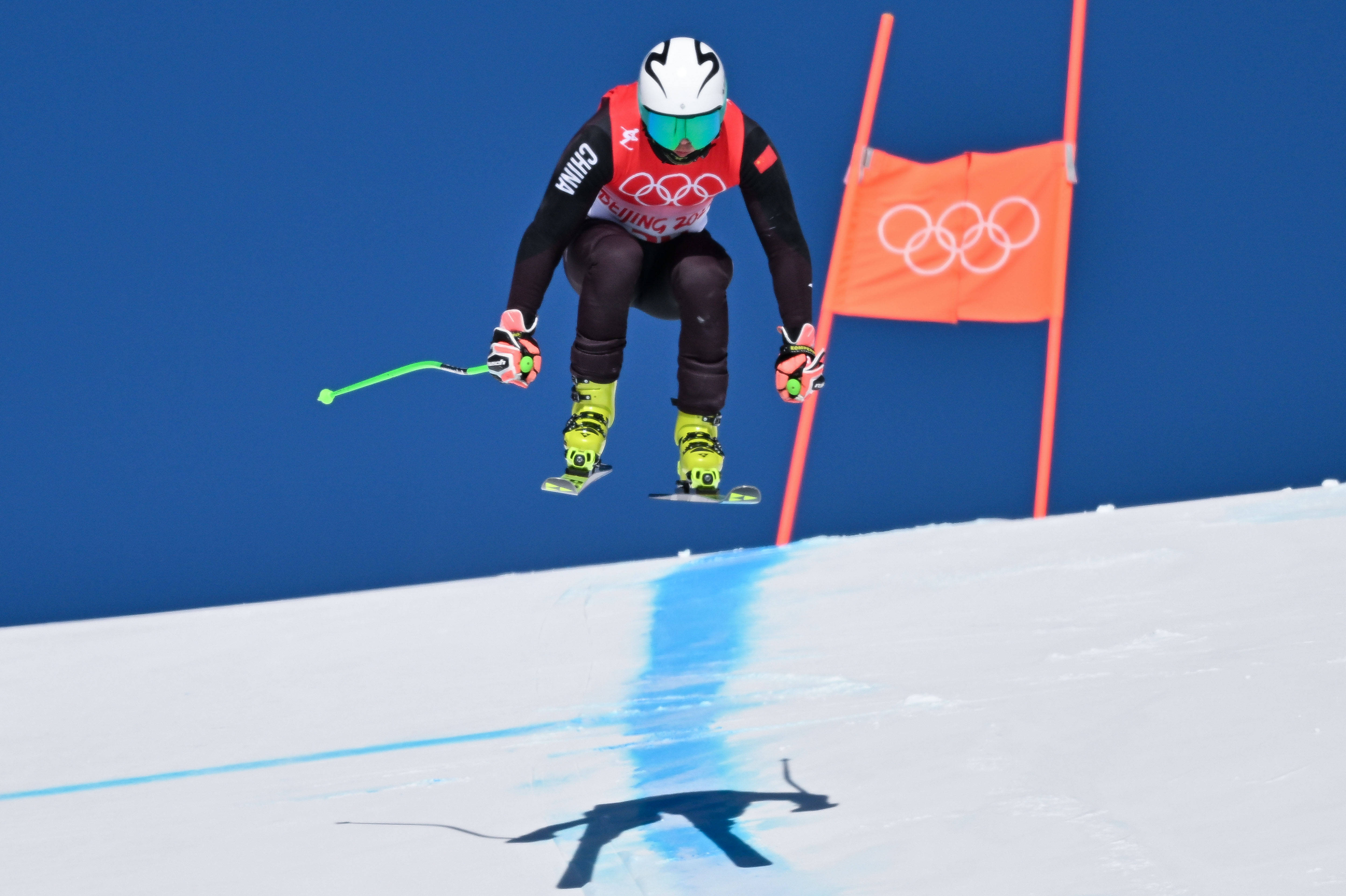 高山滑雪男子滑降举行第一次训练