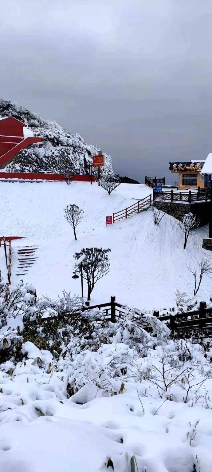 惹雪沸腾今日八台山五台以上冰雪覆盖